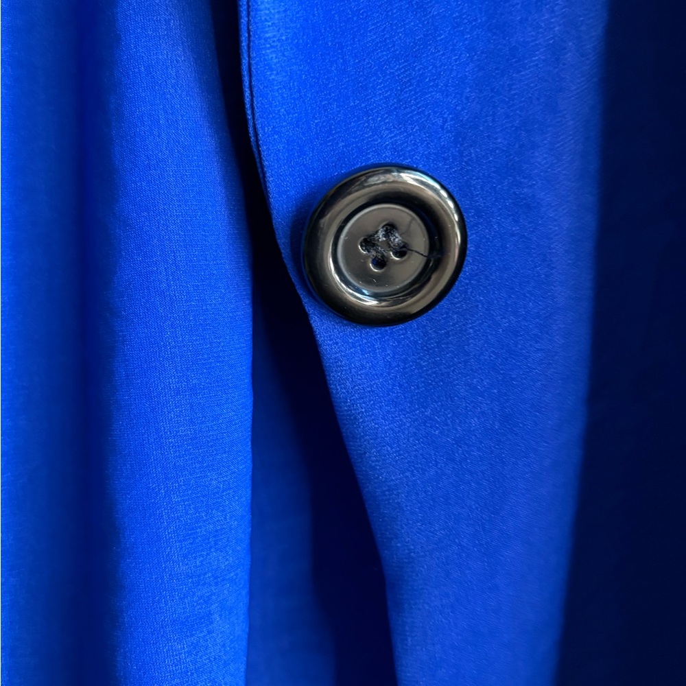 Oversized Boxy Blue Blouse with V-Neck - Picture 4 of 6
